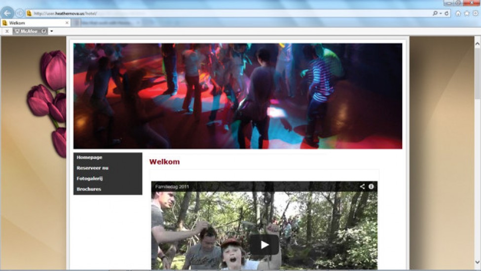 Alle sites werken op PHP, MySQL, Javascript en met een HTML template.